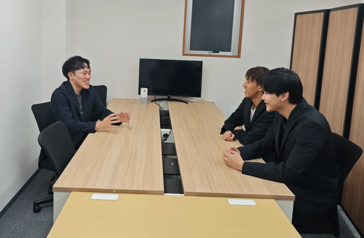 新卒3名×代表の対談の様子