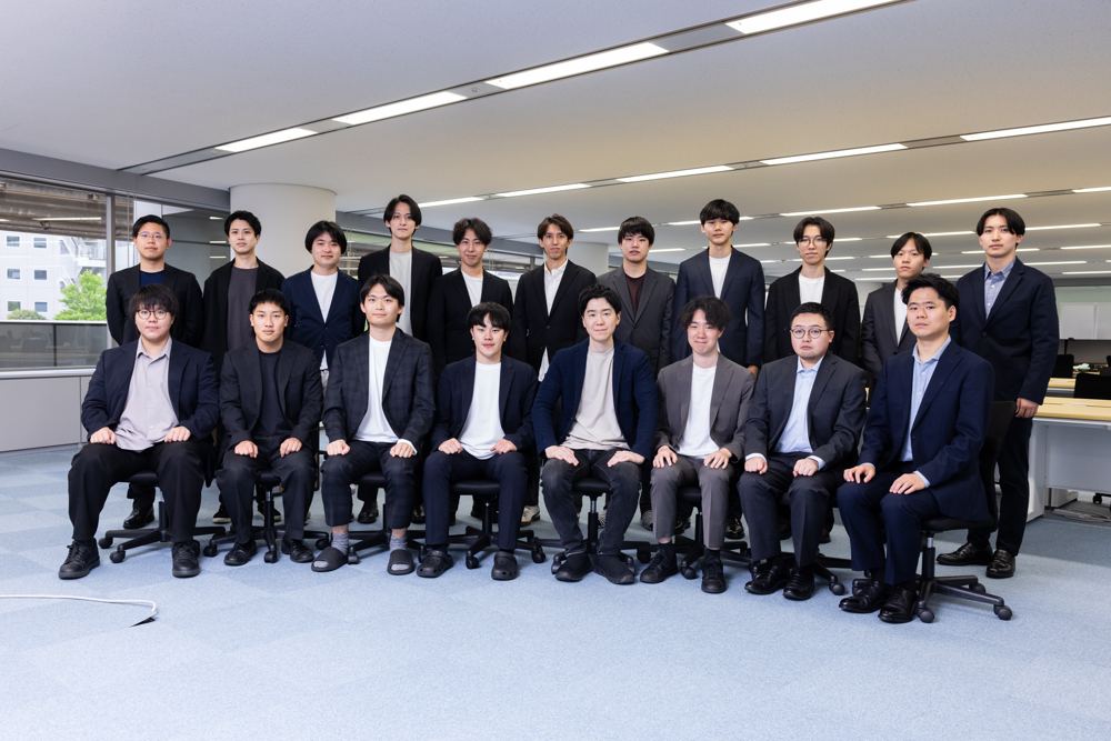 オフィスでの集合写真